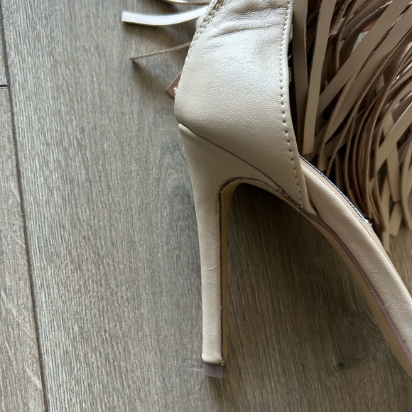 💰PRICE DROP ⬇️ 
STEVE MADDEN • Tan Fringed High Heel Sandal • 6.5M • - Picture 7 of 8